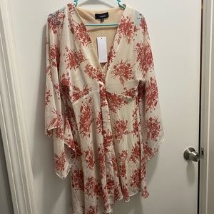NEW - aakaa womens dress, flare sleeve.